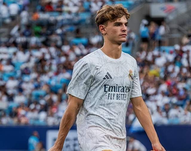 海峡杯第三轮周彦含领先4杆，吴春晖第三金子豪第四